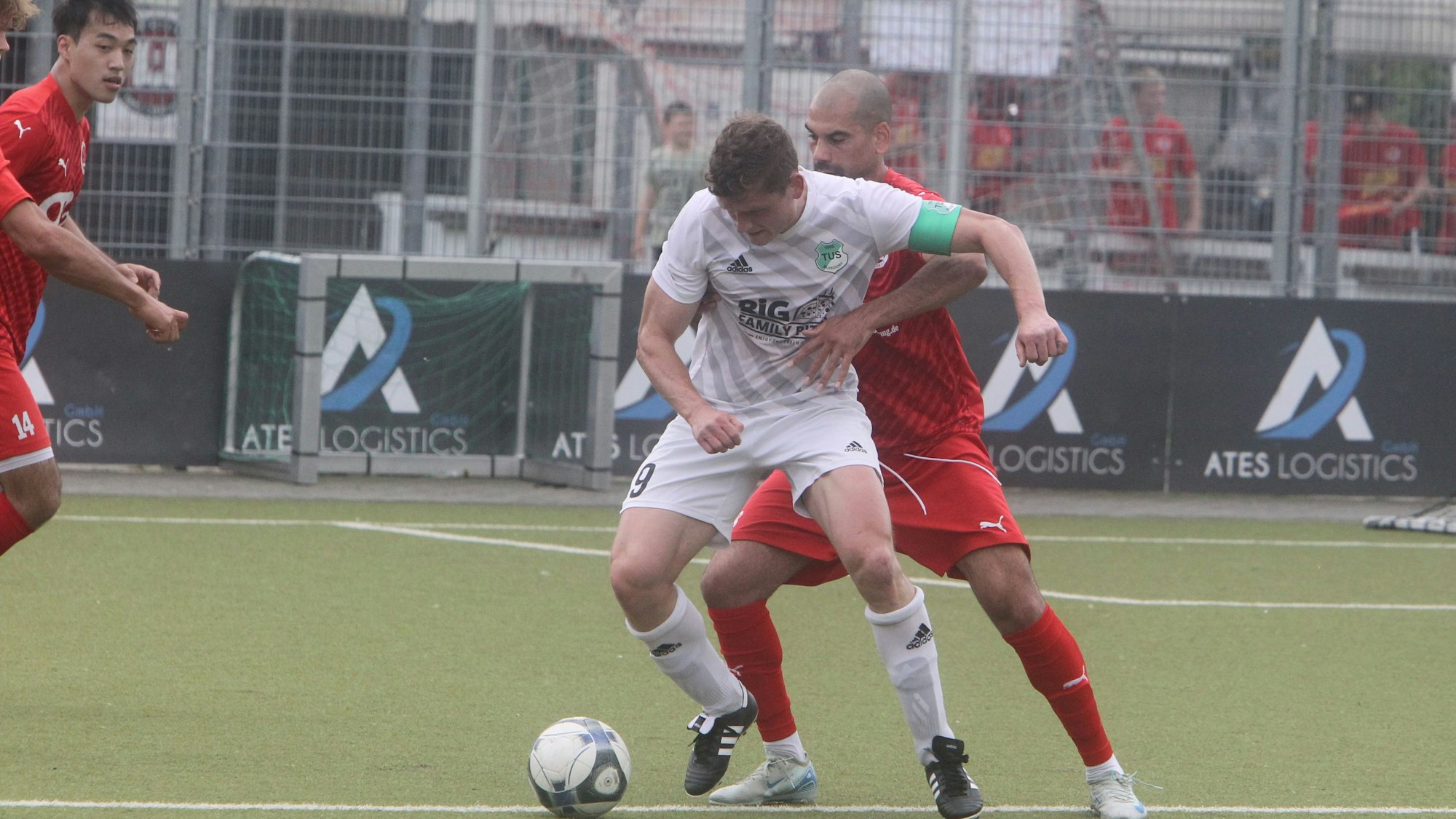 Buisdorfs Kapitän Max Müller (vorne) hat mit seinem Team schon zwei Saisonsiege eingefahren.