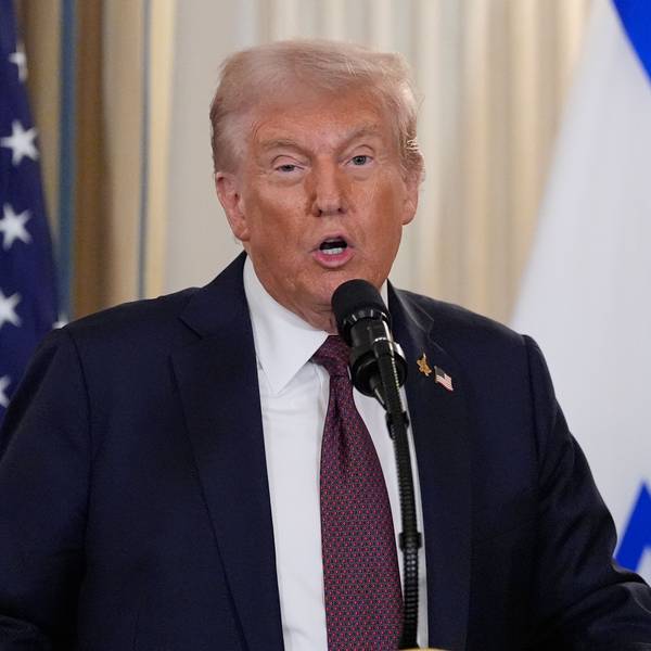 29.09.2025, USA, Washington: US-Präsident Donald Trump spricht während einer Pressekonferenz mit Israels Ministerpräsident Netanjahu im State Dining Room des Weißen Hauses. Foto: Alex Brandon/AP/dpa +++ dpa-Bildfunk +++