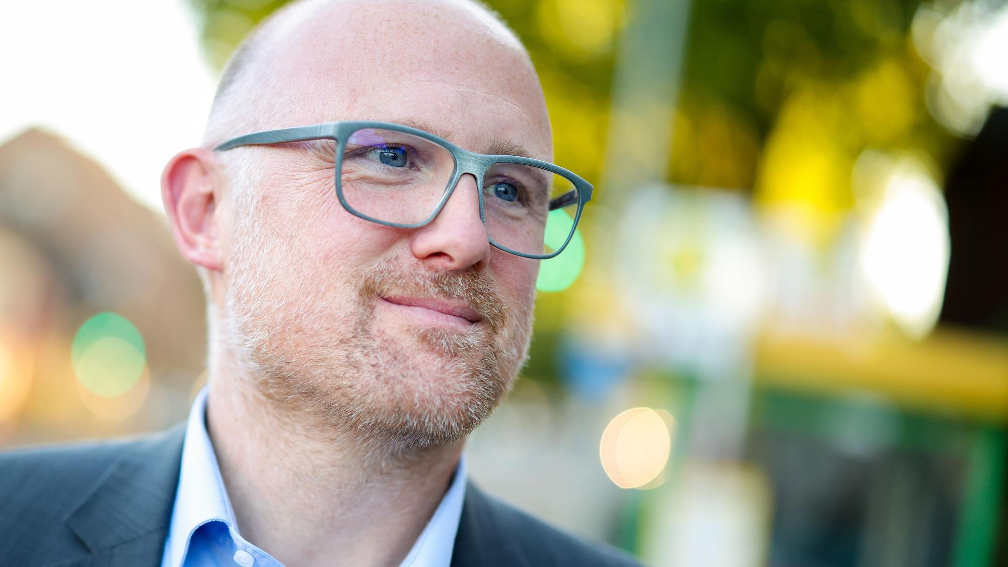PRODUKTION - 19.09.2025, Nordrhein-Westfalen, Duisburg: Sören Link (SPD), Oberbürgermeister der Stadt Duisburg, bei einem Wahlkampftermin. (zu dpa: «OB-Wahlen in NRW: Die wichtigsten Wahlsieger») Foto: Christoph Reichwein/dpa +++ dpa-Bildfunk +++