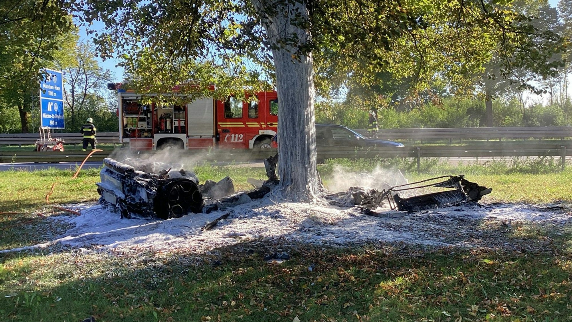 Der 600-PS-Bolide ging nach dem Unfall in Flammen auf.