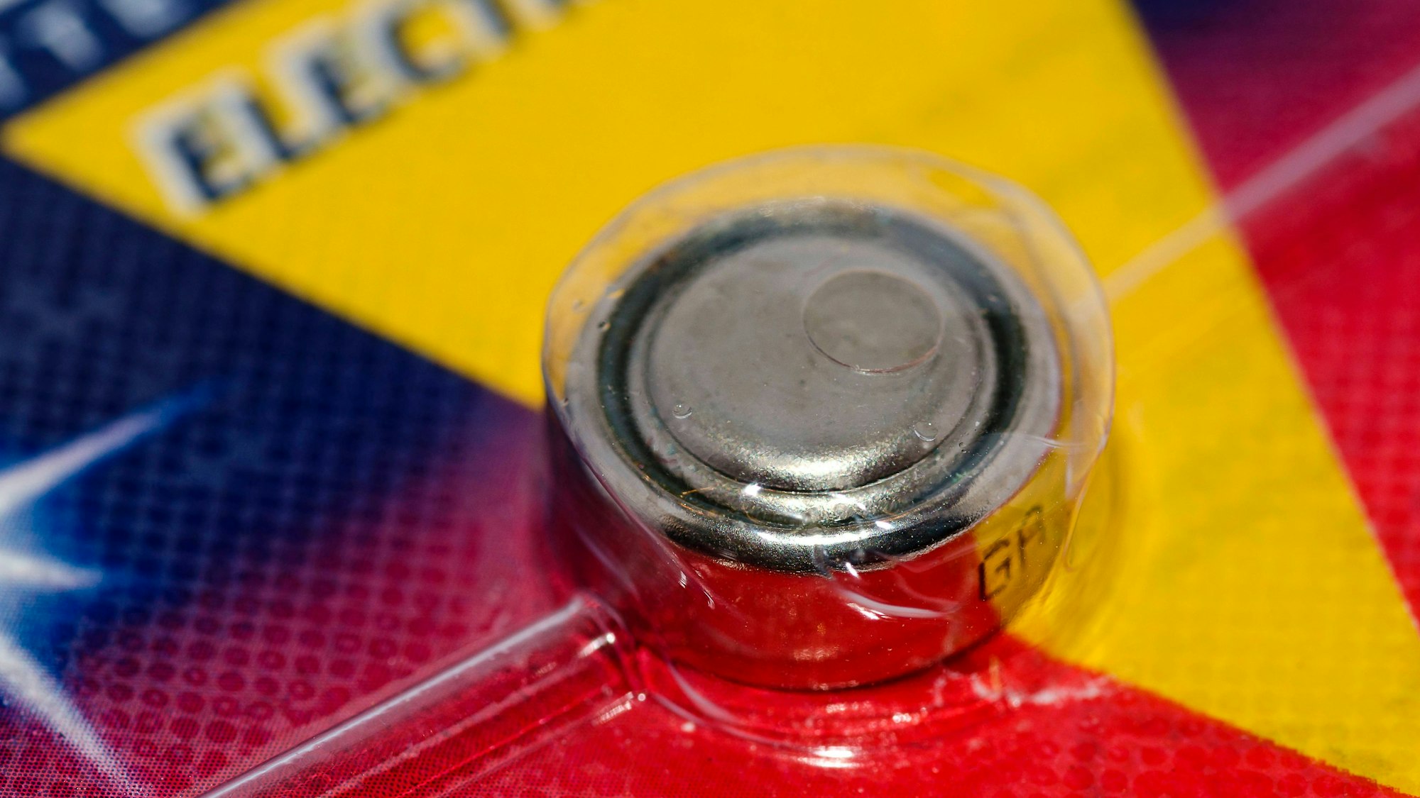 In Folie eingeschweißte Knopfzellenbatterie