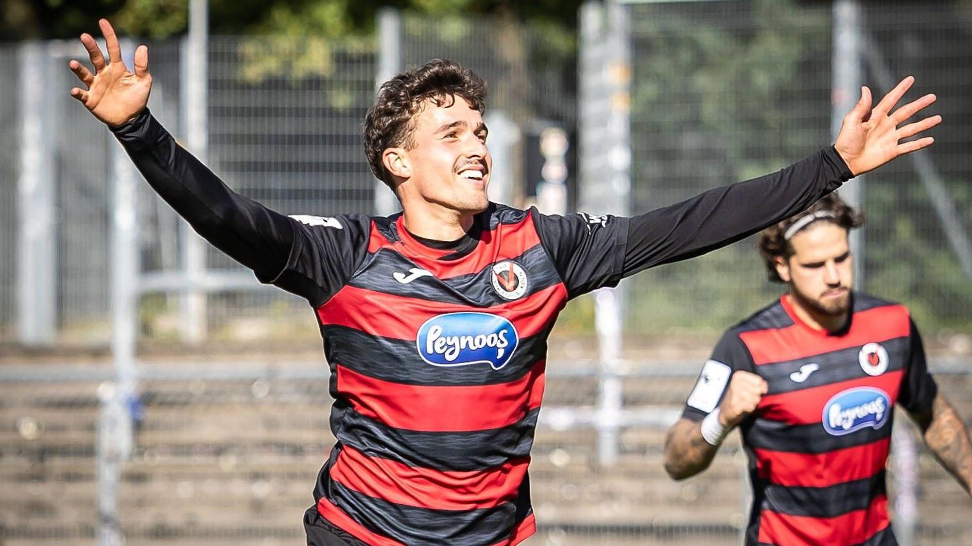3. Liga: FC Viktoria Köln - TSV Havelse, 04.10.2025 Jubel zum 3:0 durch Leonhard Münst Viktoria Köln, 5 Köln, 4.10.2025, 10. Spieltag der 3. Fußball-Liga, FC Viktoria Köln - TSV Havelse im Sportpark Hoehenberg in Köln. Die DFL-Bestimmungen verbieten die Verwendung von Fotografien als Bildsequenzen und / oder Quasi-Videos. *** 3 Liga FC Viktoria Köln TSV Havelse, 04 10 2025 Celebration for 3 0 by Leonhard Münst Viktoria Köln, 5 Köln, 4 10 2025, 10 matchday of the 3 soccer league, FC Viktoria Köln TSV Havelse at Sportpark Hoehenberg in Cologne The DFL regulations prohibit the use of photographs as image sequences and or quasi videos Copyright: xBEAUTIFULxSPORTS/LeahxKohringx