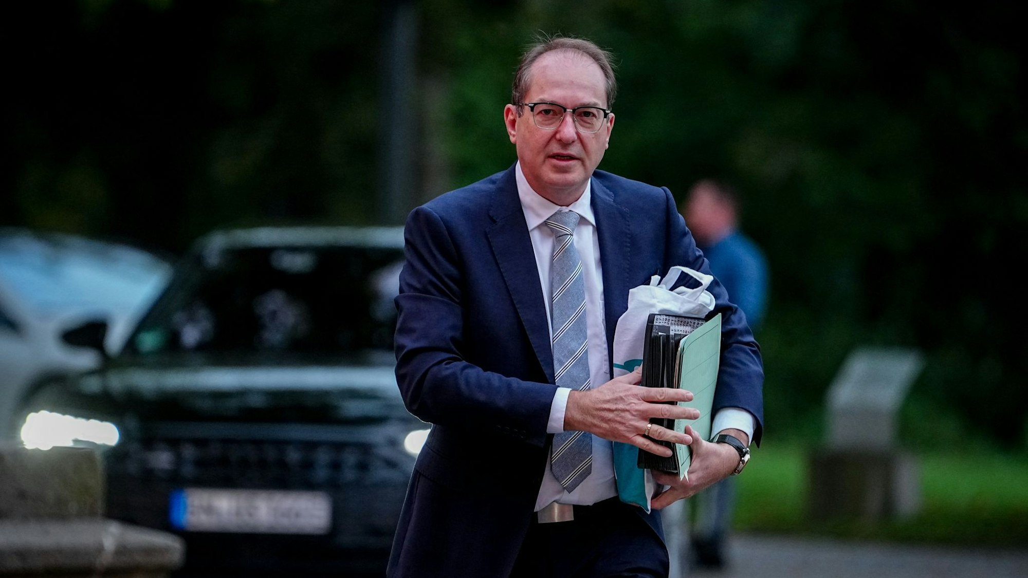 Alexander Dobrindt setzt auf eine Verschärfung der Asylpolitik. (Archivbild)