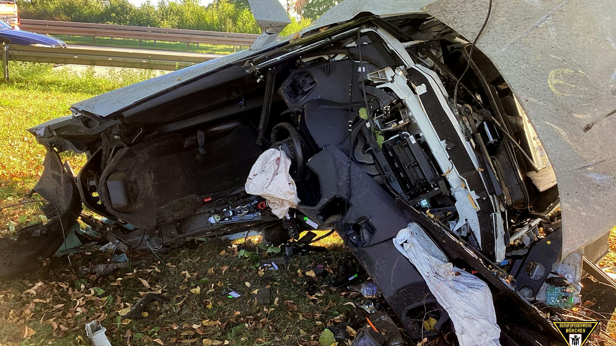 Ein Teil des Lamborghini nach dem Unfall auf der A94.