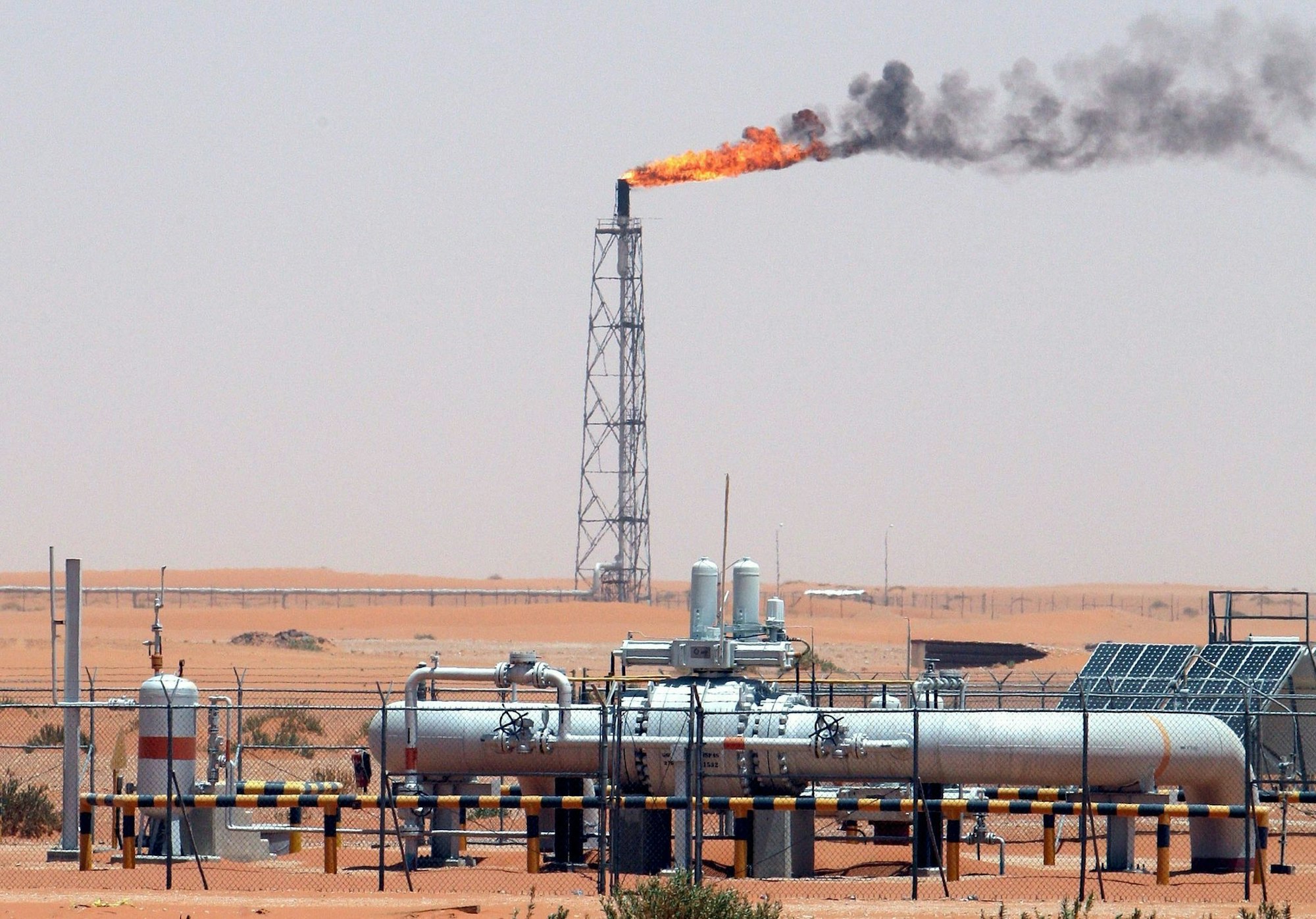 Blick auf ein saudi-arabischen Ölfeld, rund 160 Kilometer von Riad entfernt. (Archivbild)