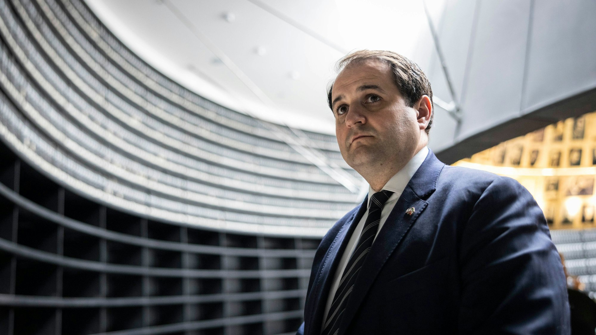 NRW-Europaminister Nathanael Liminski im Juli 2023 in der Holocaust-Gedenkstätte Yad Vashem.