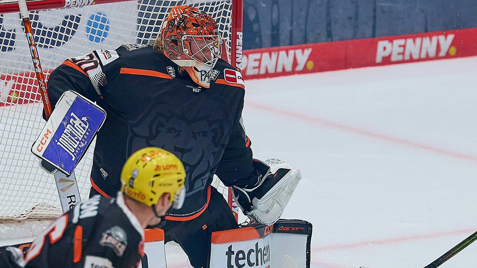 Im Brenpunkt gegen seinen Ex-Klub: Mirko Pantkowski, Torhüter der Löwen Frankfurt.