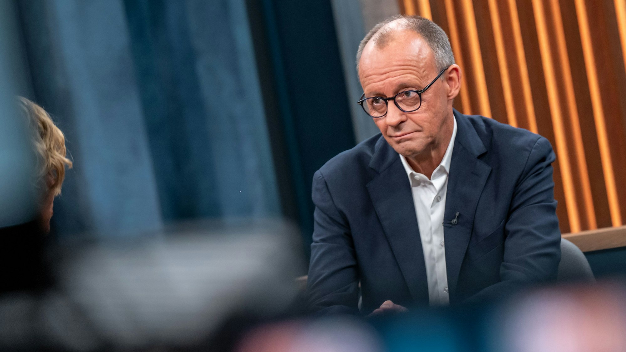 Bundeskanzler Friedrich Merz (CDU) spricht bei der ARD Polit-Talkshow „Caren Miosga“. (Archivbild)