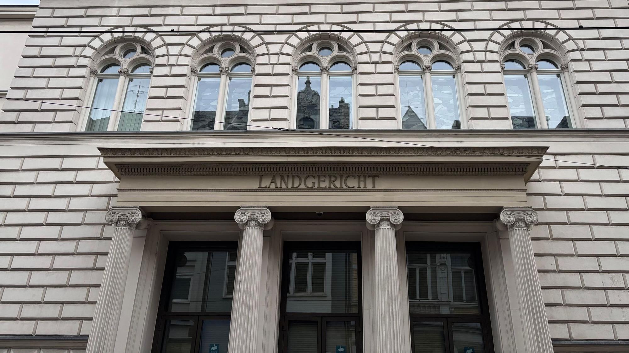 Der Eingang des Landgerichts Bonn.