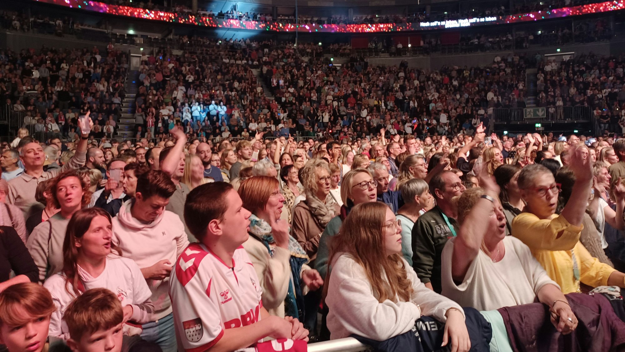 15.000 Menschen kamen zum Mitsingen in die Lanxess-Arena.