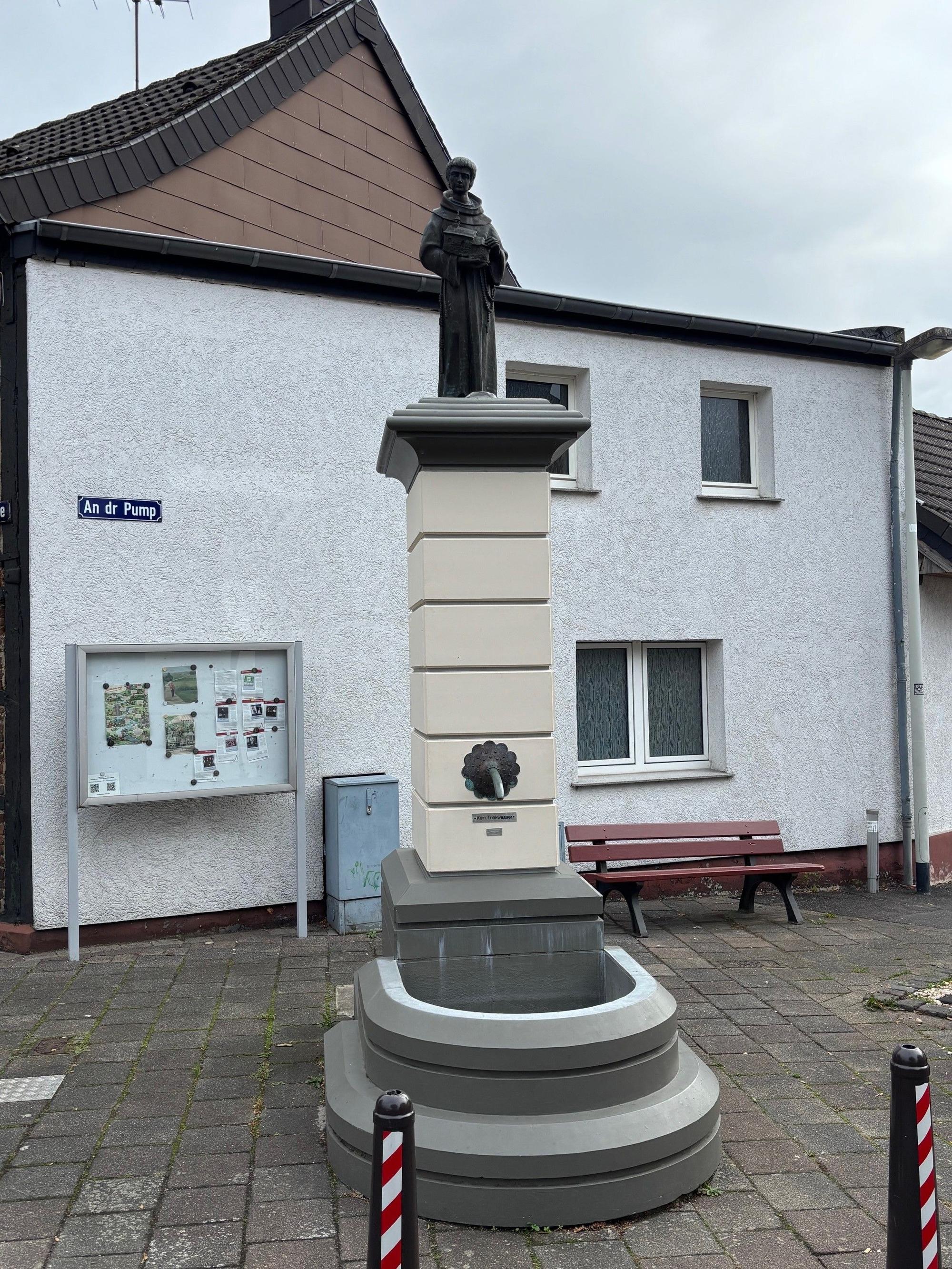 Das Pumpendenkmal an der Aegidiusstraße.