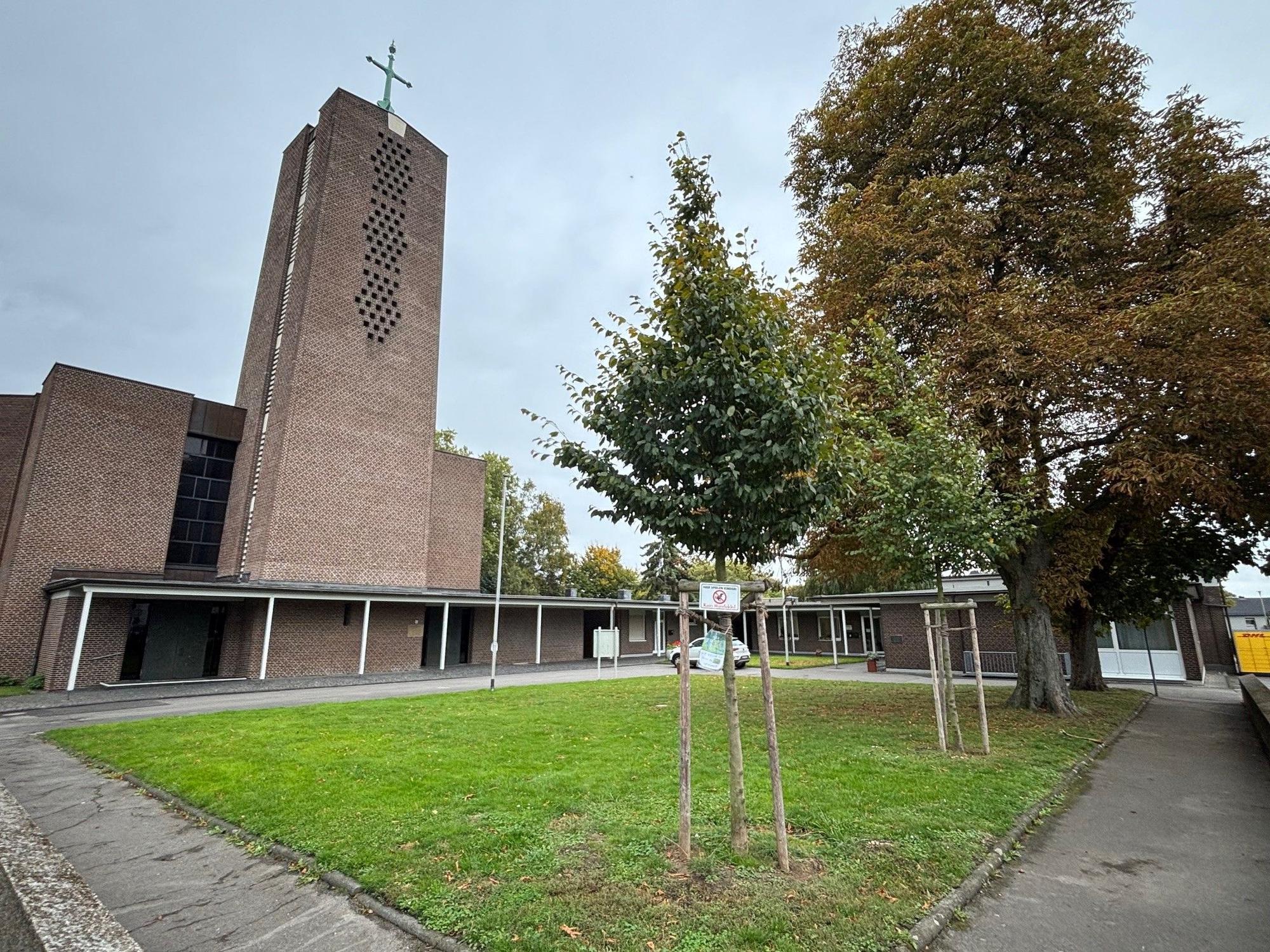 Die Kirche St. Ulrich in Buschbell.