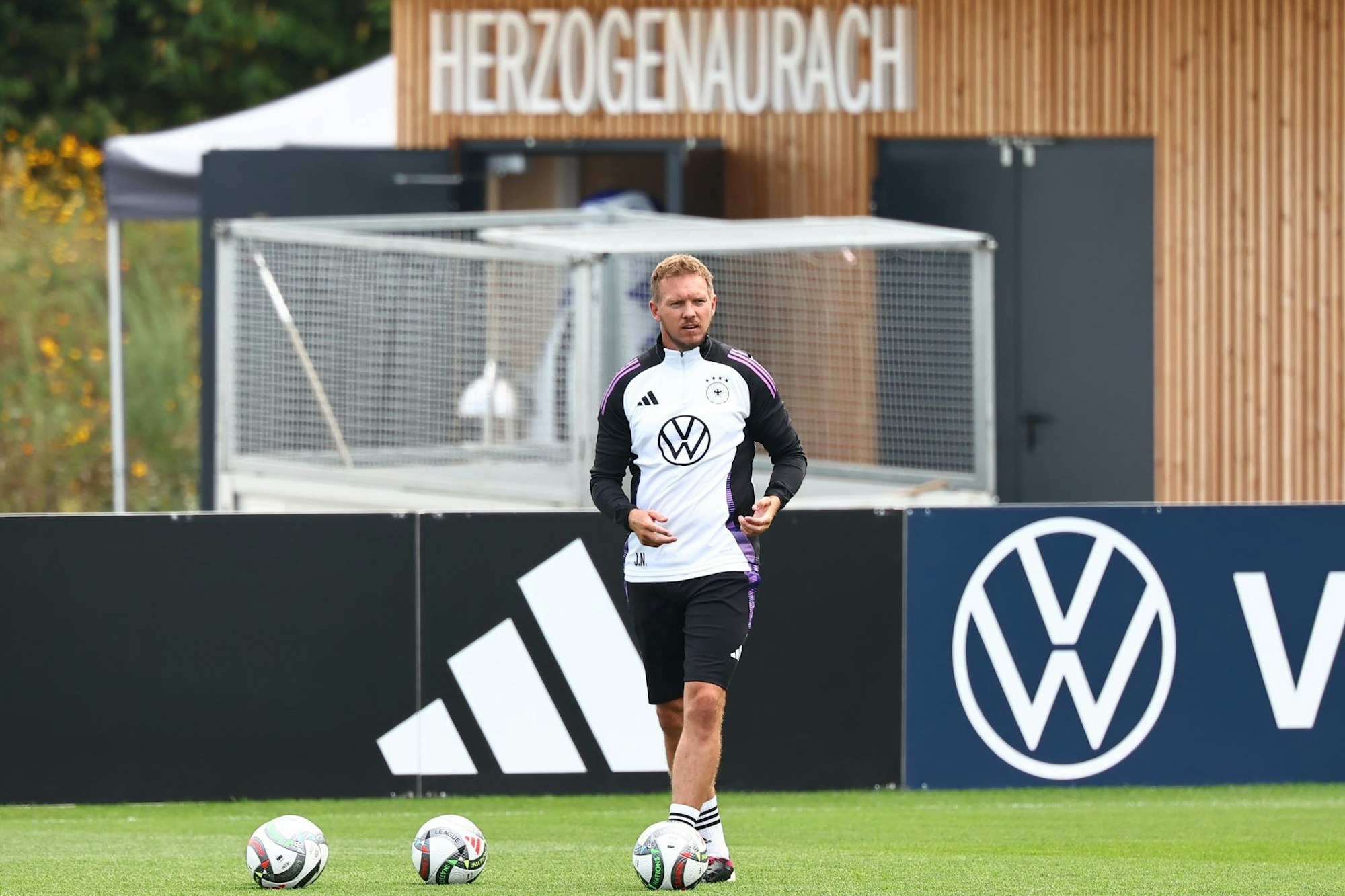 Im DFB-Stammquartier bereitet Julian Nagelsmann die Nationalspieler auf die WM-Quali-Spiele vor.