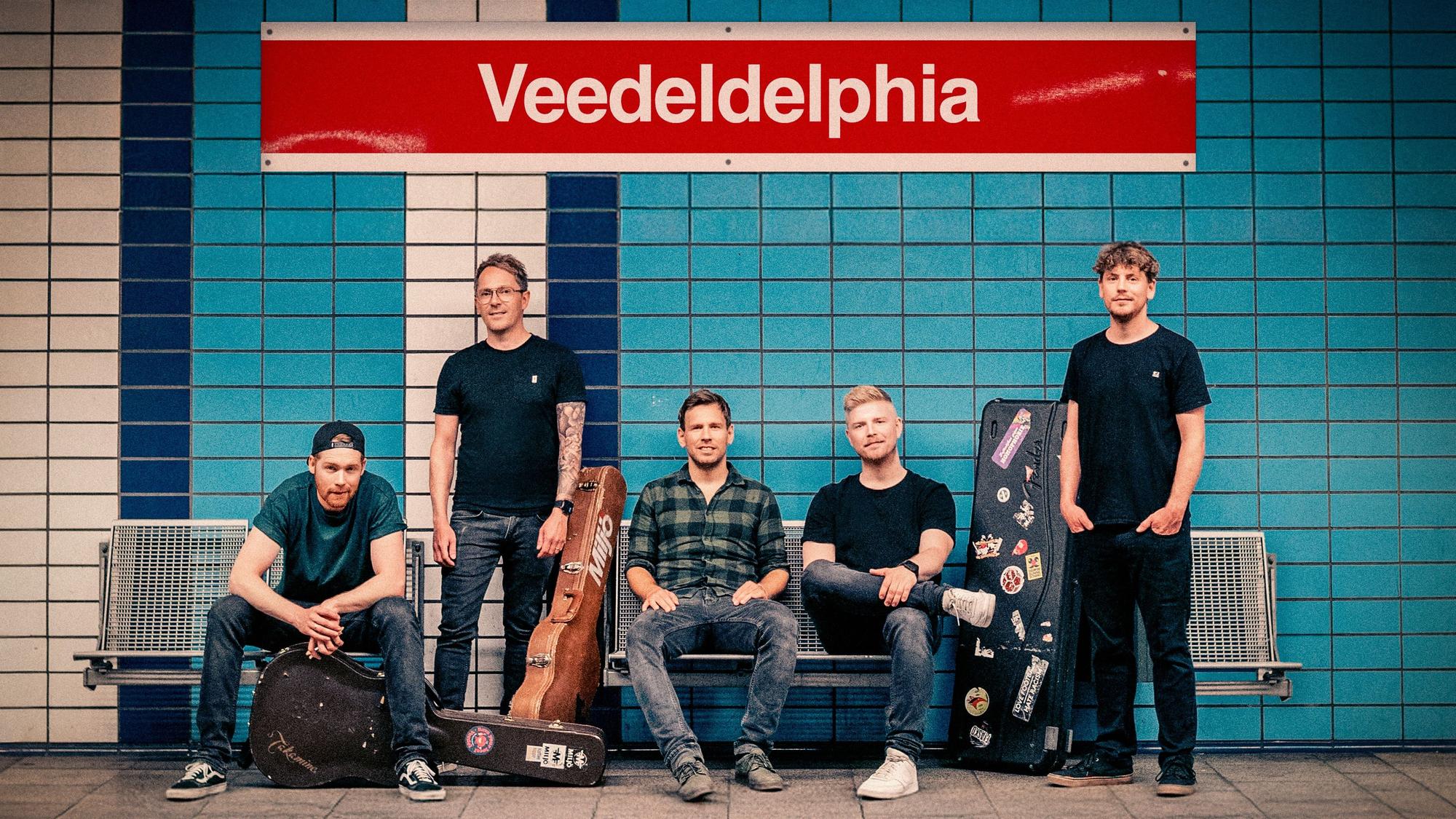 „Wellkumme en Veedeldelphia“: Nils Schreiber, Sven Löllgen, Max Eumann, Daniel Pottgüter und Simon Rösler sind Miljö.