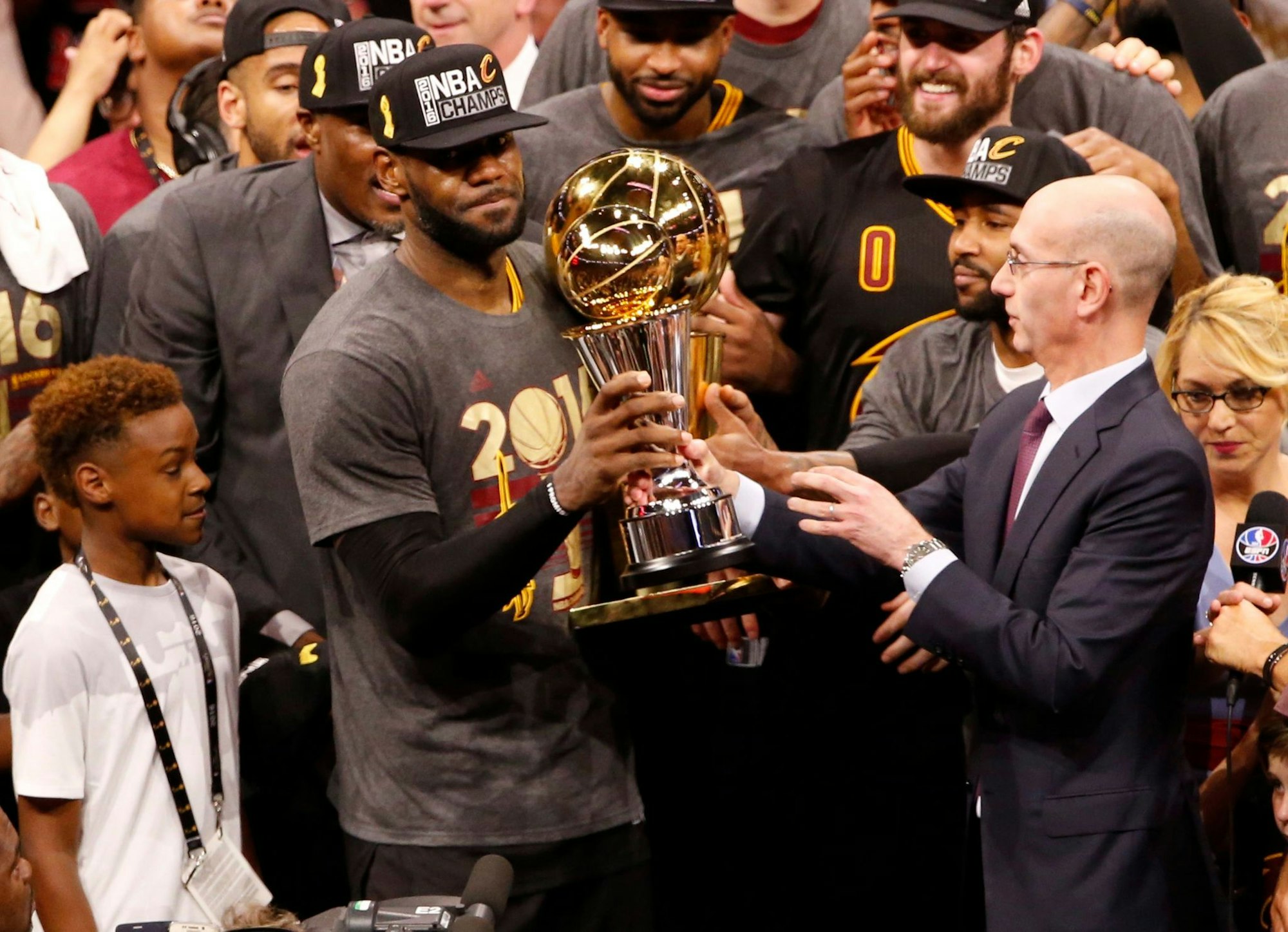Sein größter Erfolg: James feiert den NBA-Titel 2016.