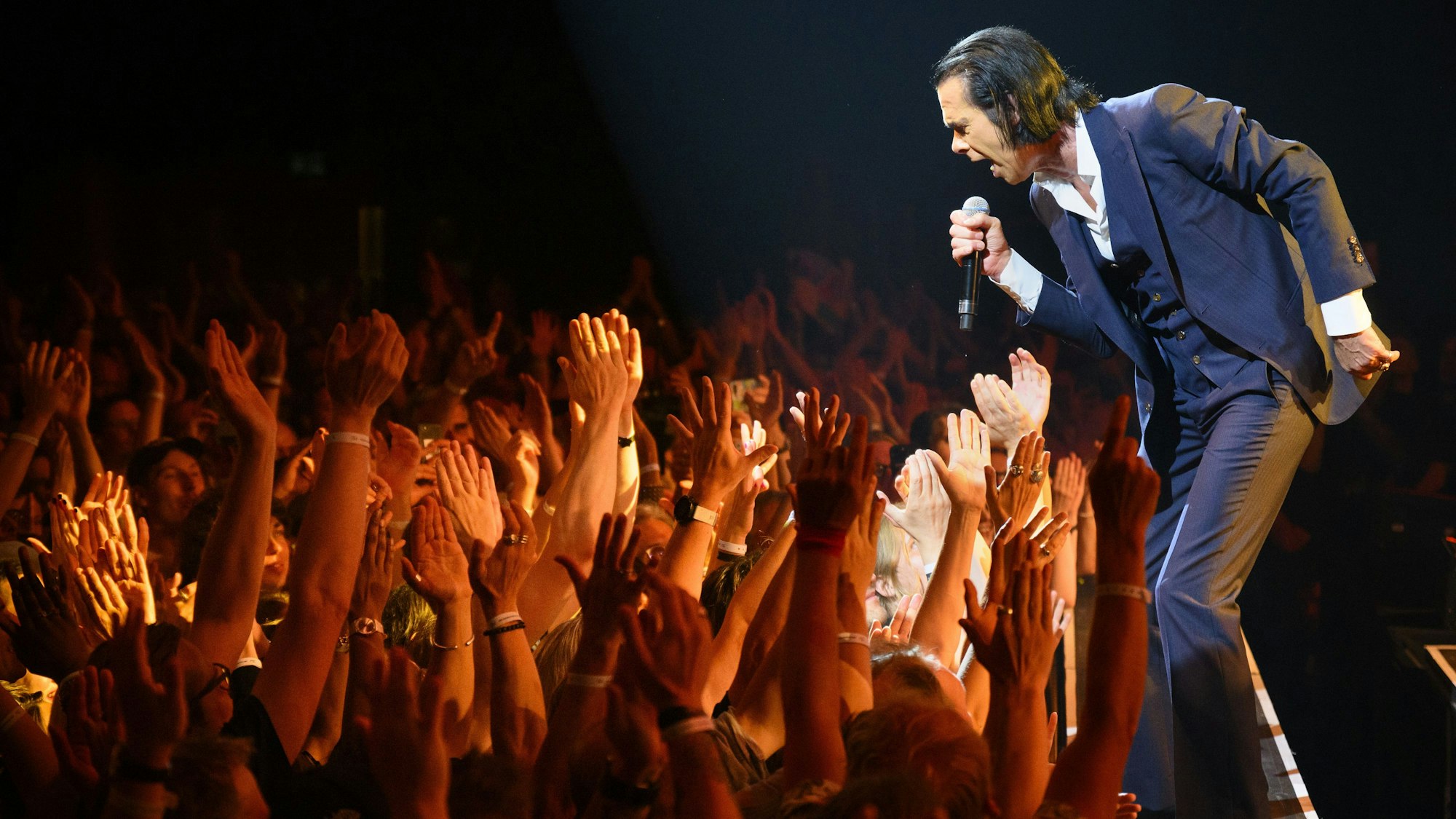Der australische Singer-Songwriter Nick Cave mit seiner Band The Bad Seeds beim Montreux Jazz Festival (Archiv).