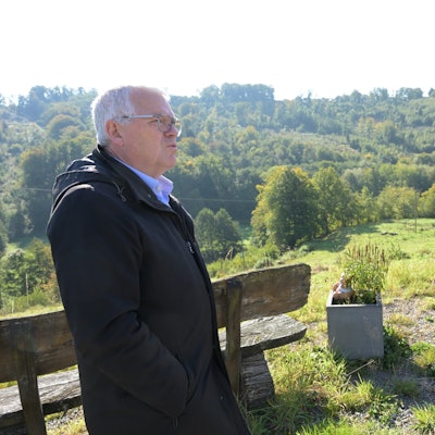 Das Foto zeigt Willi Heider in seinem Heimatdorf Kuddenberg bei Kürten