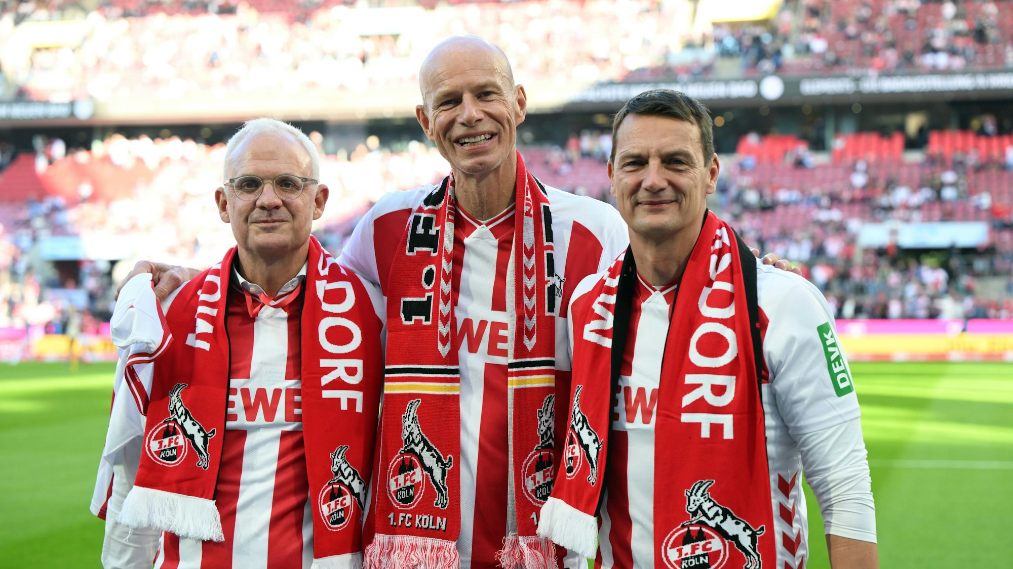 Ulf Sobek (r) will sich komplett auf den 1. FC Köln konzentrieren. (Archivbild)