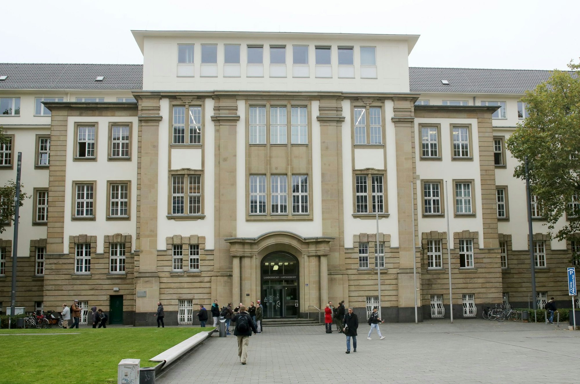 Der Angeklagte schweigt bisher im Prozess. (Symbolfoto)