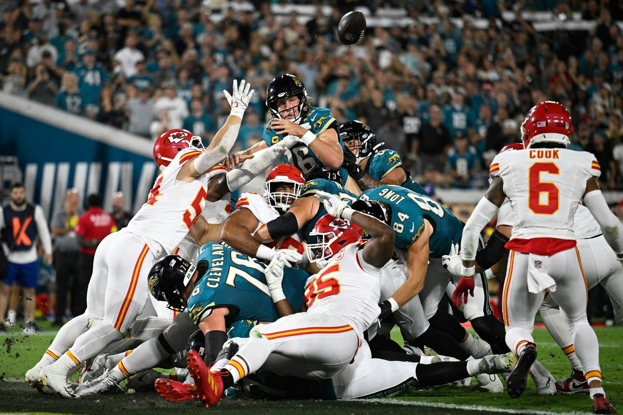 Als die Chiefs die Jaguars Zentimeter vor der Endzone stoppten sah noch alles nach einem Sieg für die Gäste aus.