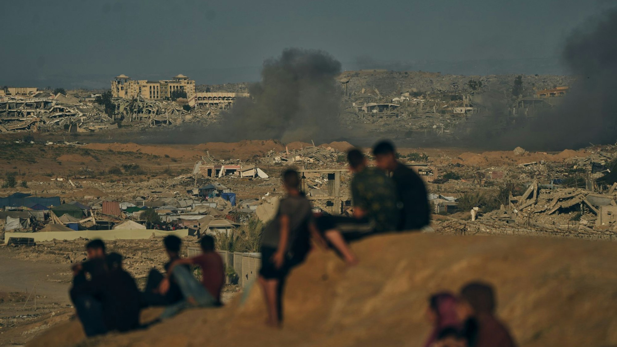 Auch am Montag setzte Israel arabischen Berichten zufolge Angriffe auf den Gazastreifen fort. (Archivbild)