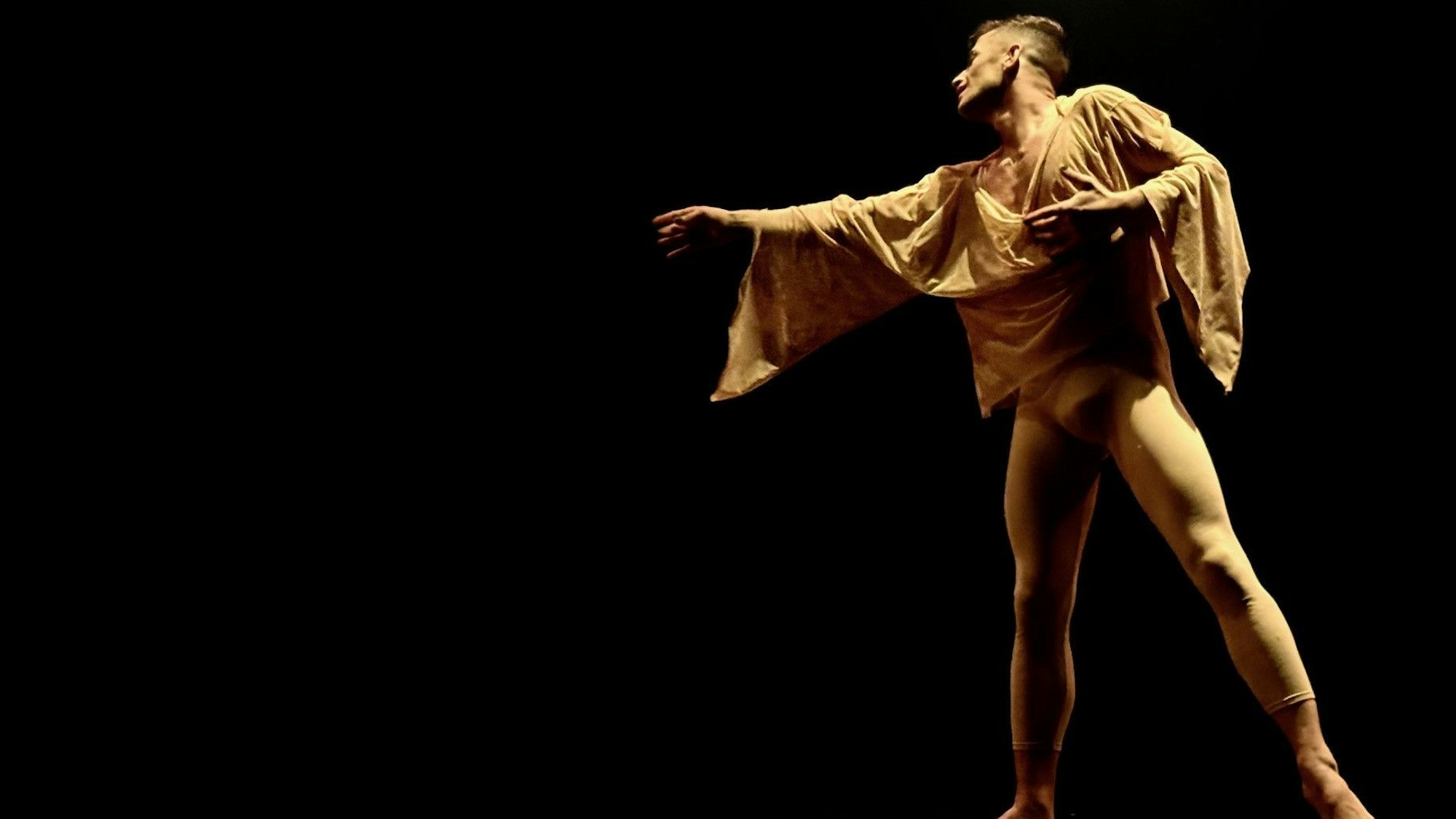 Valentino Didone beim Ausdruckstanz.