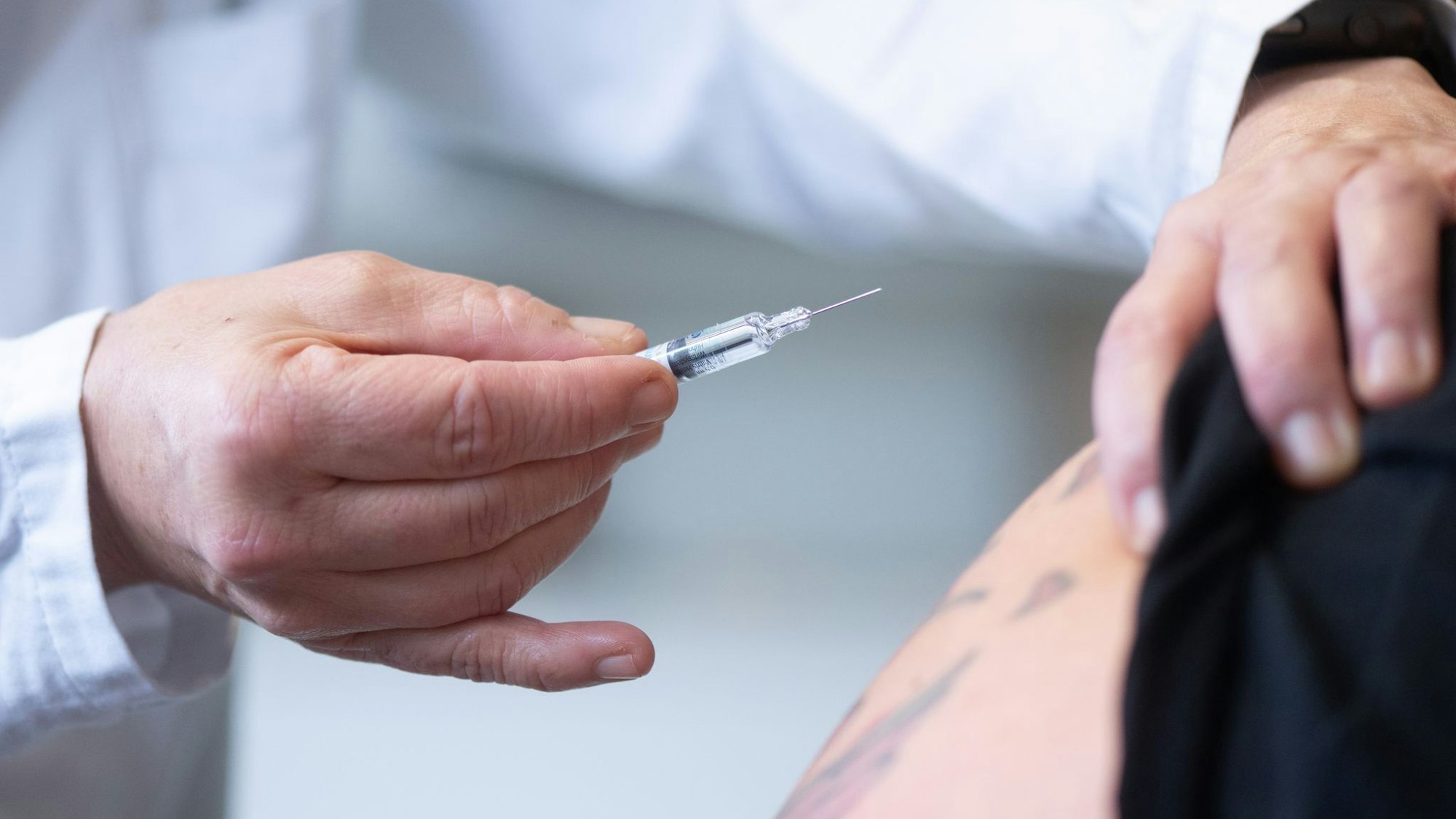 Ob Diabetes, Herzschwäche oder COPD: Menschen mit Vorerkrankungen wird empfohlen, jetzt im Herbst den Corona-Impfschutz aufzufrischen.