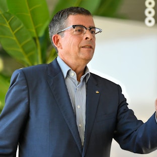 Das Bild zeigt Frank Helmenstein.