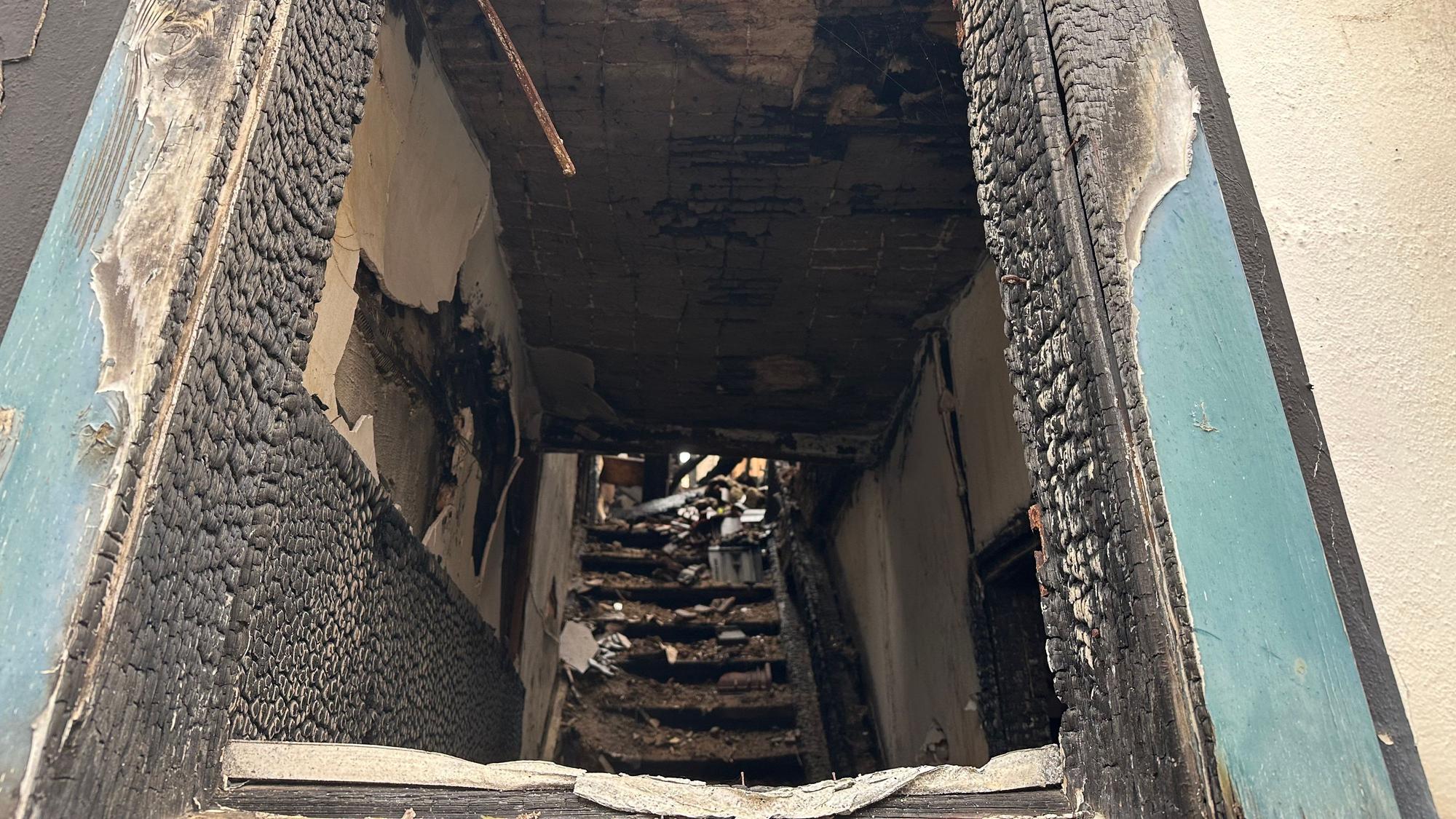 Wind und Wetter haben ganze Arbeit in der Brandruine der Pizzeria La Mamma Mia an der Siegstraße in Menden geleistet.