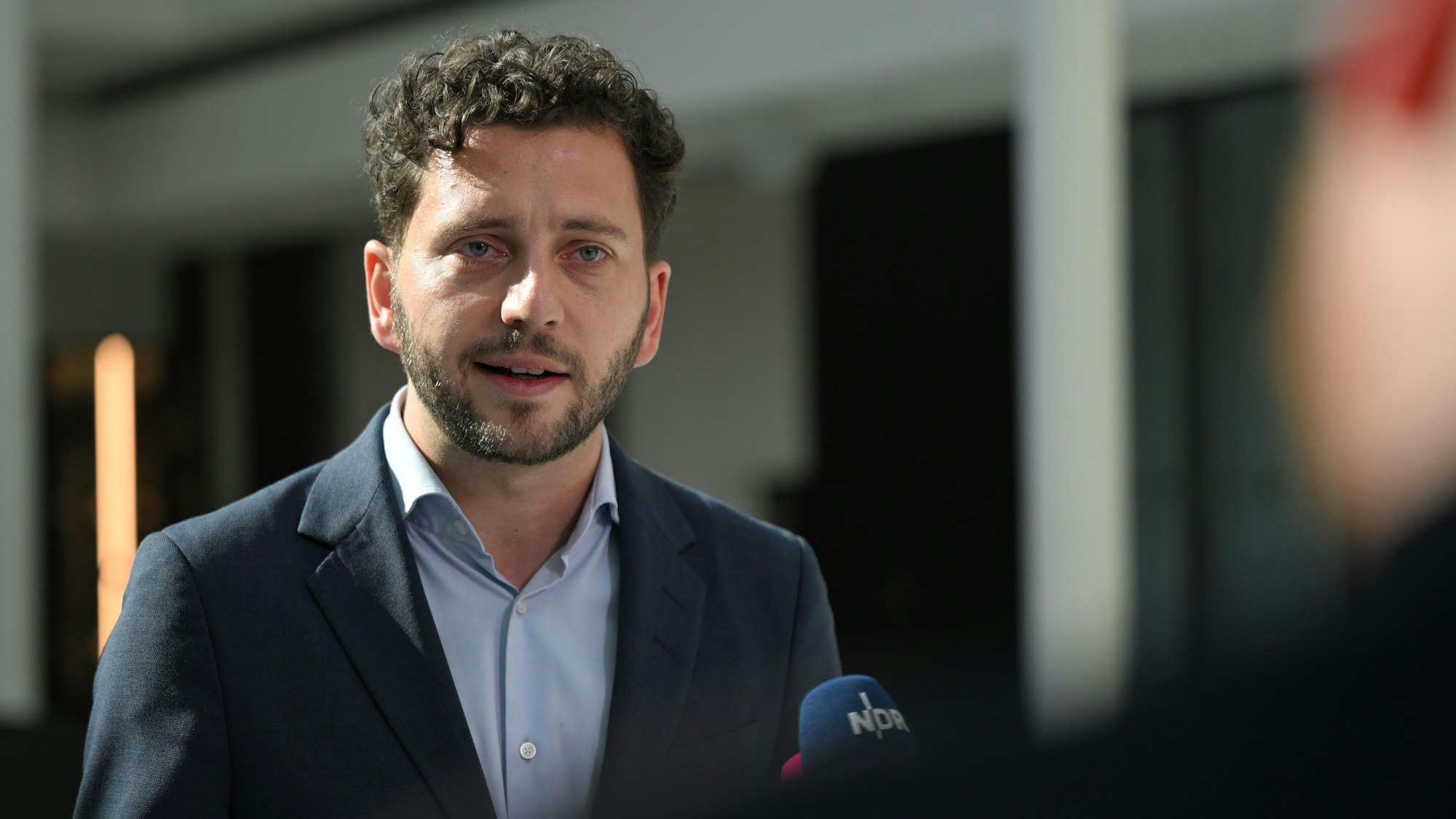 Das Bild zeigt Felix Banaszak, Bundesvorsitzender von Bündnis 90/Die Grünen. Foto: Shireen Broszies/dpa