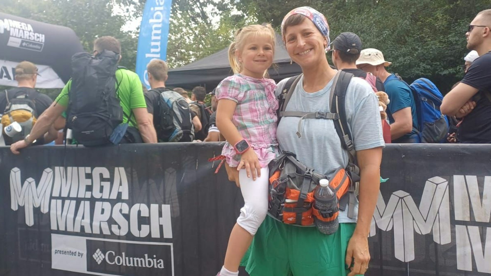 Annika Plänker aus Windeck macht extreme Weitwanderungen
Vor dem Start und nach dem Lauf.