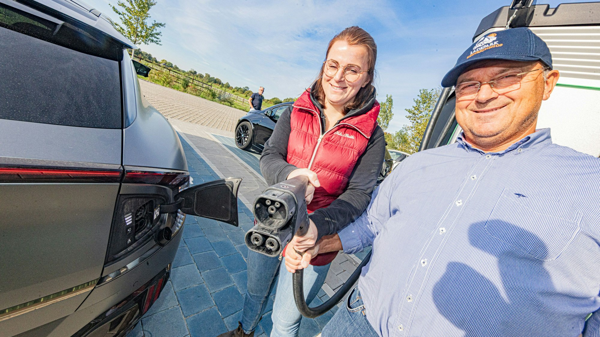 Michael Frenger und Tochter Katharina Frenger betreiben den Hof.