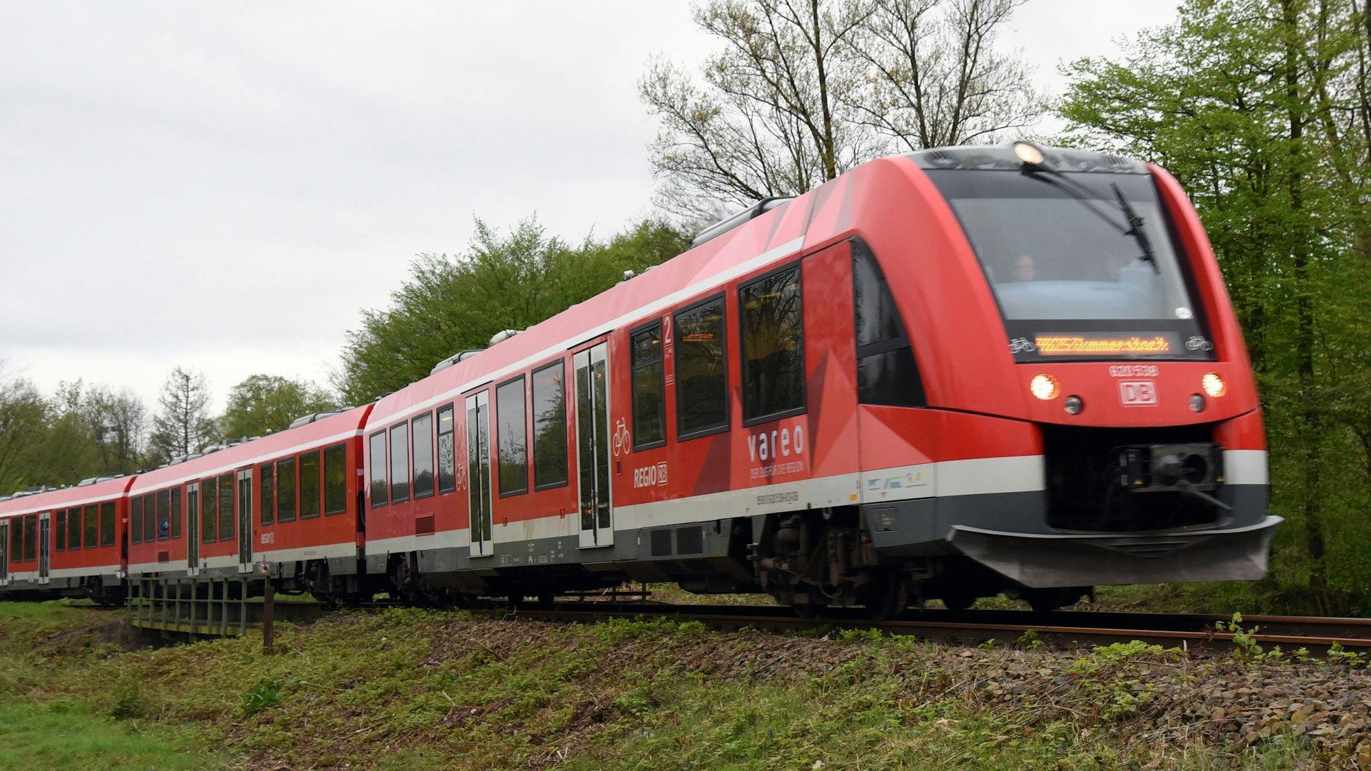 Die Regionalbahn 25 verkehrt als „Oberbergische Bahn“ zwischen Köln und Lüdenscheid, zuletzt sorgten Zugausfälle wieder für Ärger bei Bahnkunden.