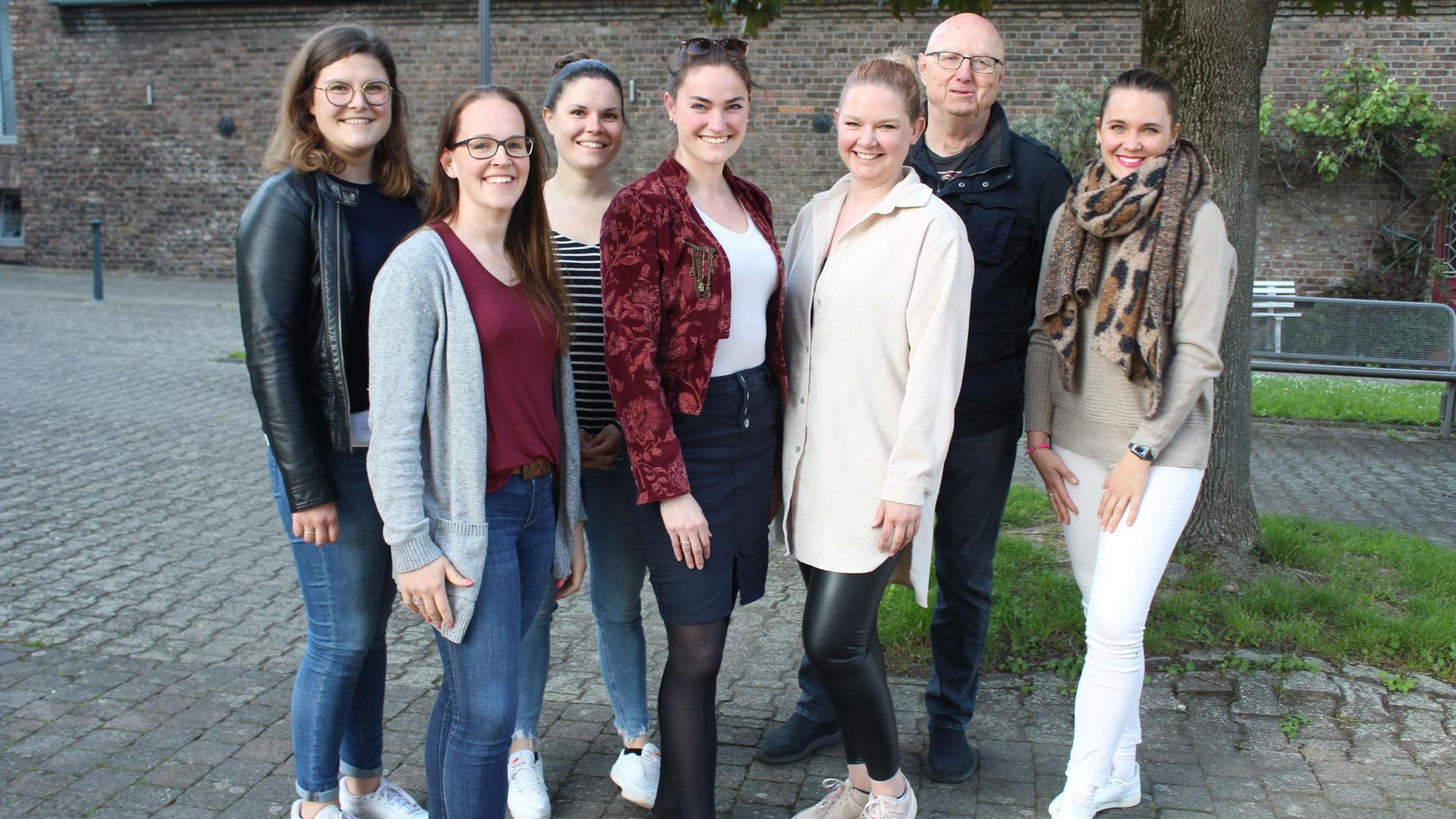 Auf dem Foto ist der Vorstand der Dorfgemeinschaft Stommeln zu sehen.