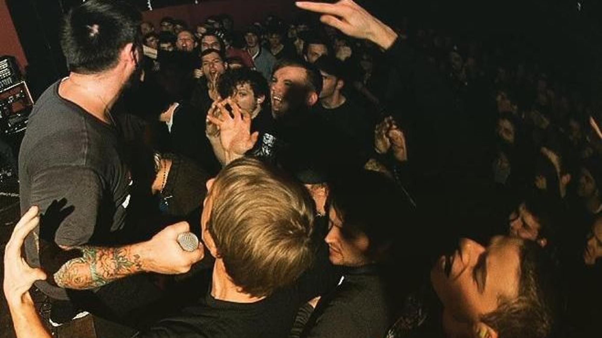 Das Bild zeigt fanzine-macher rene bei einem Konzert in der Werkstatt, Köln. Foto: Torben Utecht / Allschools.de