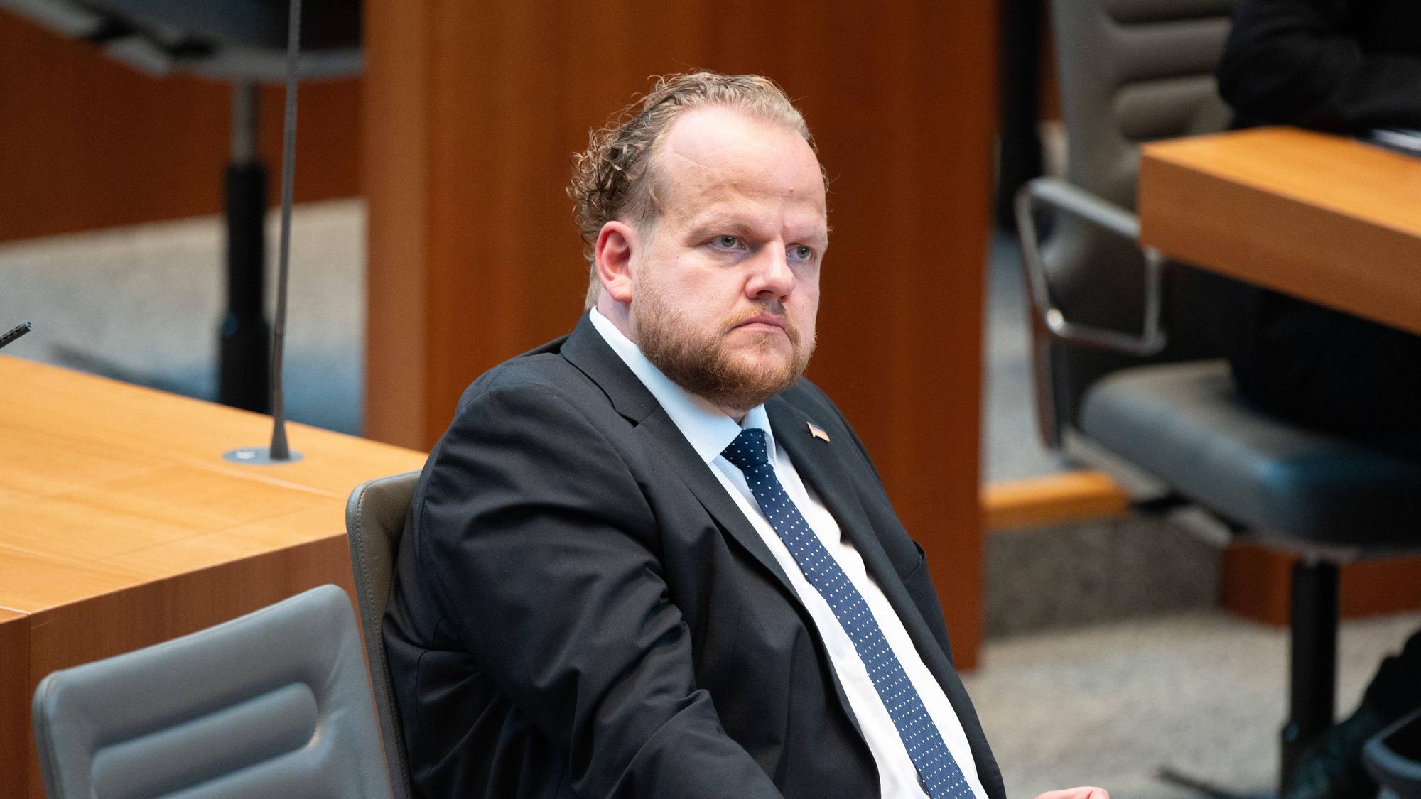 Sven TRITSCHLER, AfD-Fraktion, Thema: In Trauer vereint und entschlossen fuer die Freiheit - Nordrhein-Westfalen nach Solingen 72. Sitzung Sondersitzung des Landtags Nordrhein-Westfalen, im Landtag Nordrhein-Westfalen NRW, Duesseldorf am 30.08.2024, *** Sven TRITSCHLER, AfD parliamentary group, topic In mourning united and determined for freedom North Rhine-Westphalia after Solingen 72 session special session of the state parliament of North Rhine-Westphalia, in the state parliament of North Rhine-Westphalia NRW, Duesseldorf on 30 08 2024,