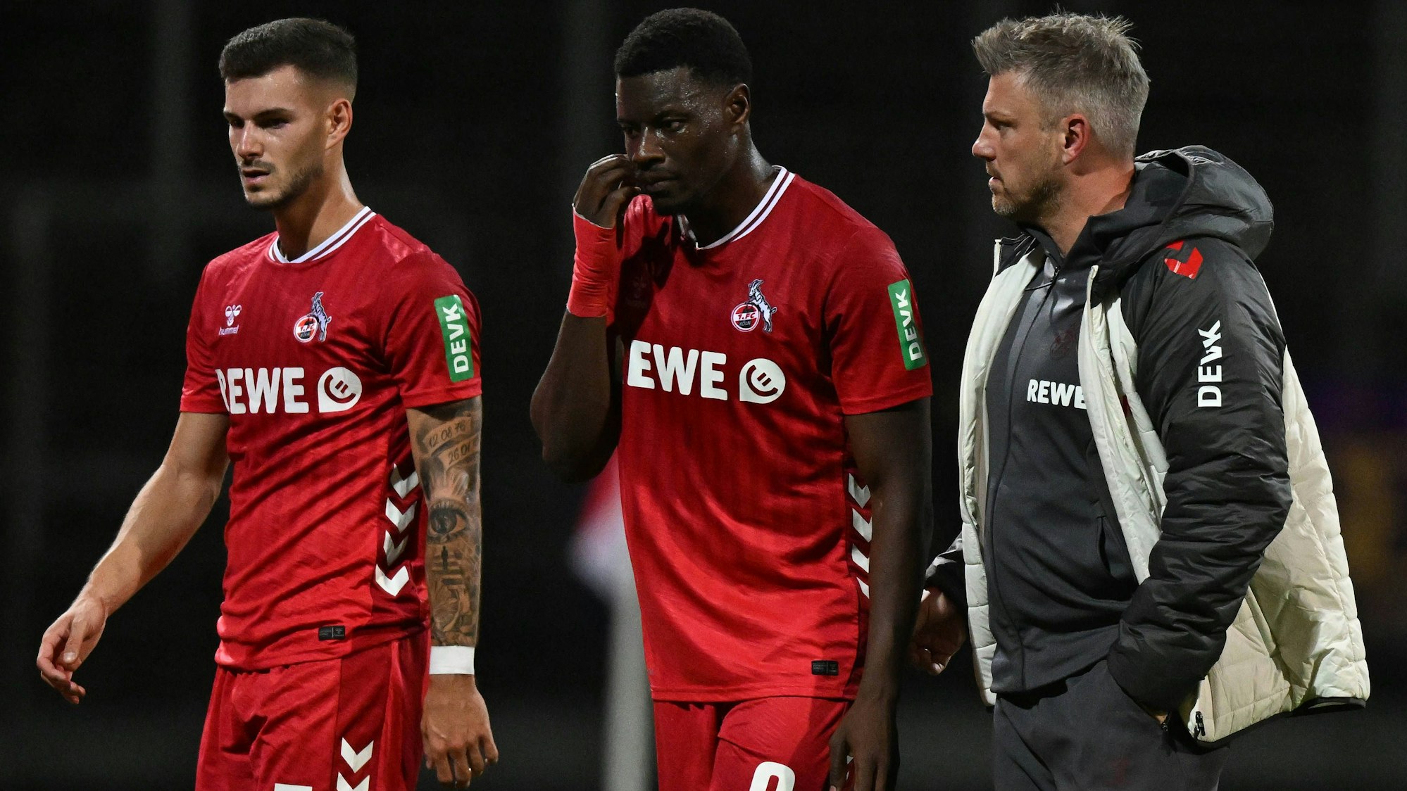 Zwei Niederlagen beim Cologne Cup: v.l.n.r.: Tom Krauß , Ragnar Ache und Trainer Lukas Kwasniok vom 1.FC Köln.