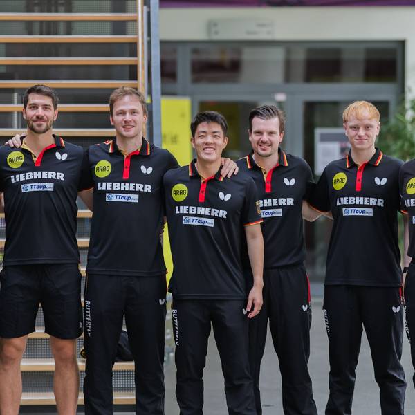 Mannschaftsfoto des Tischtennisteams.