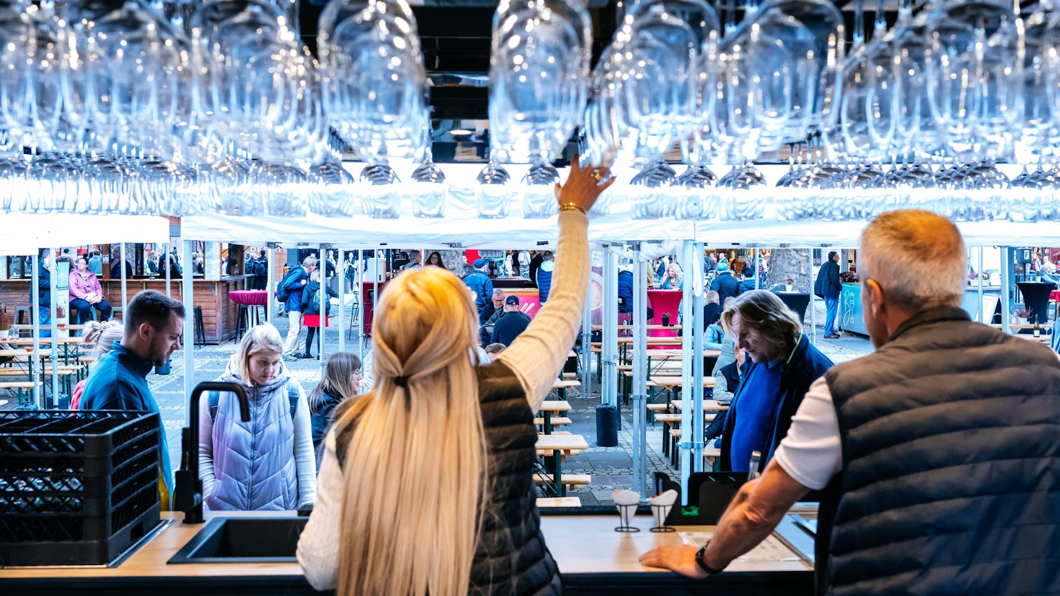 Das Weinfest auf dem Neumarkt.