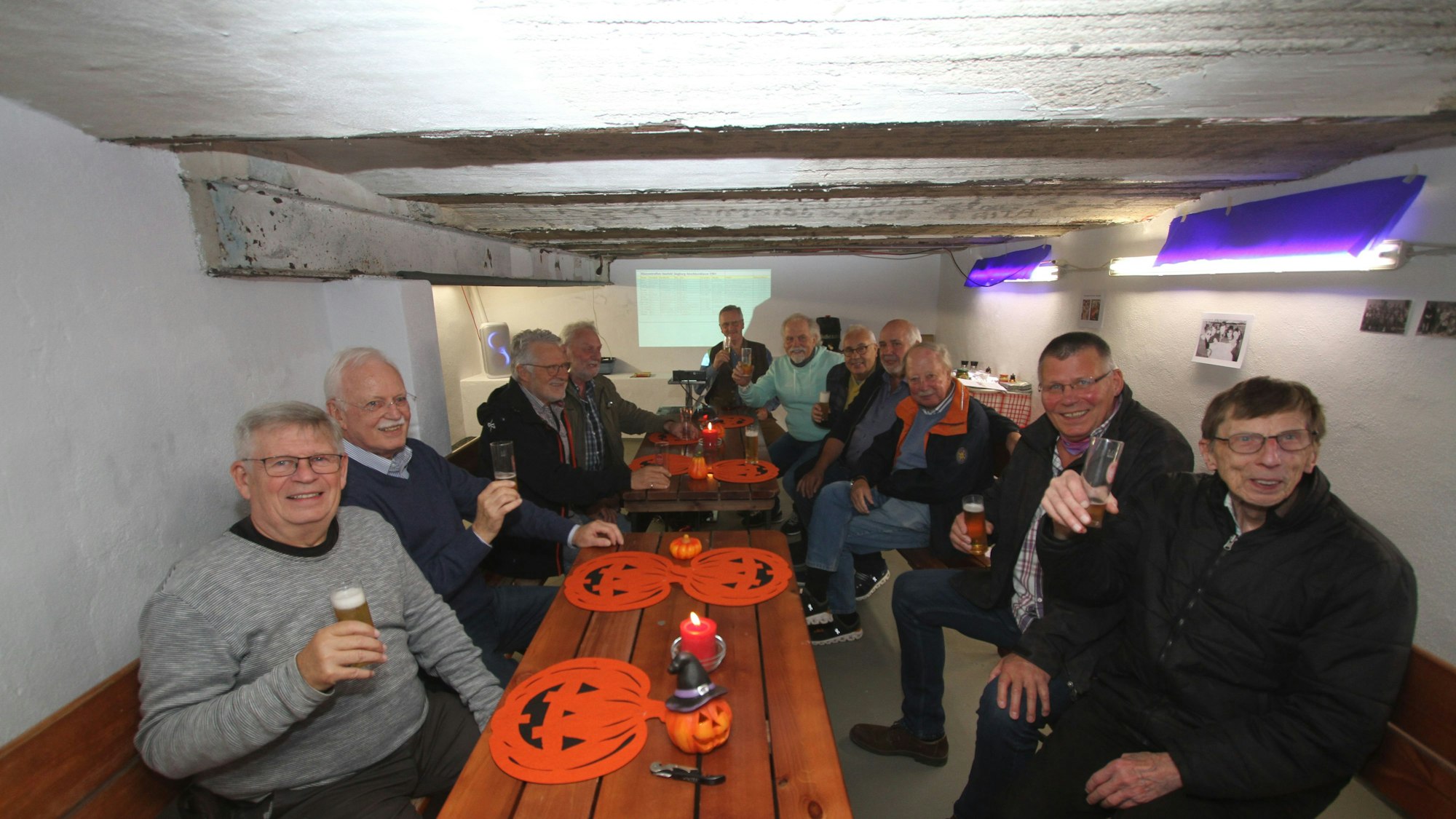 Im Top-Ken-Club ging es in den 1960ern hoch her. Die Mitglieder trafen sich jetzt noch einmal in ihrem Partykeller