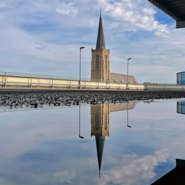 Das Bild zeigt die Herz-Jesu-Kirche in Euskirchen.