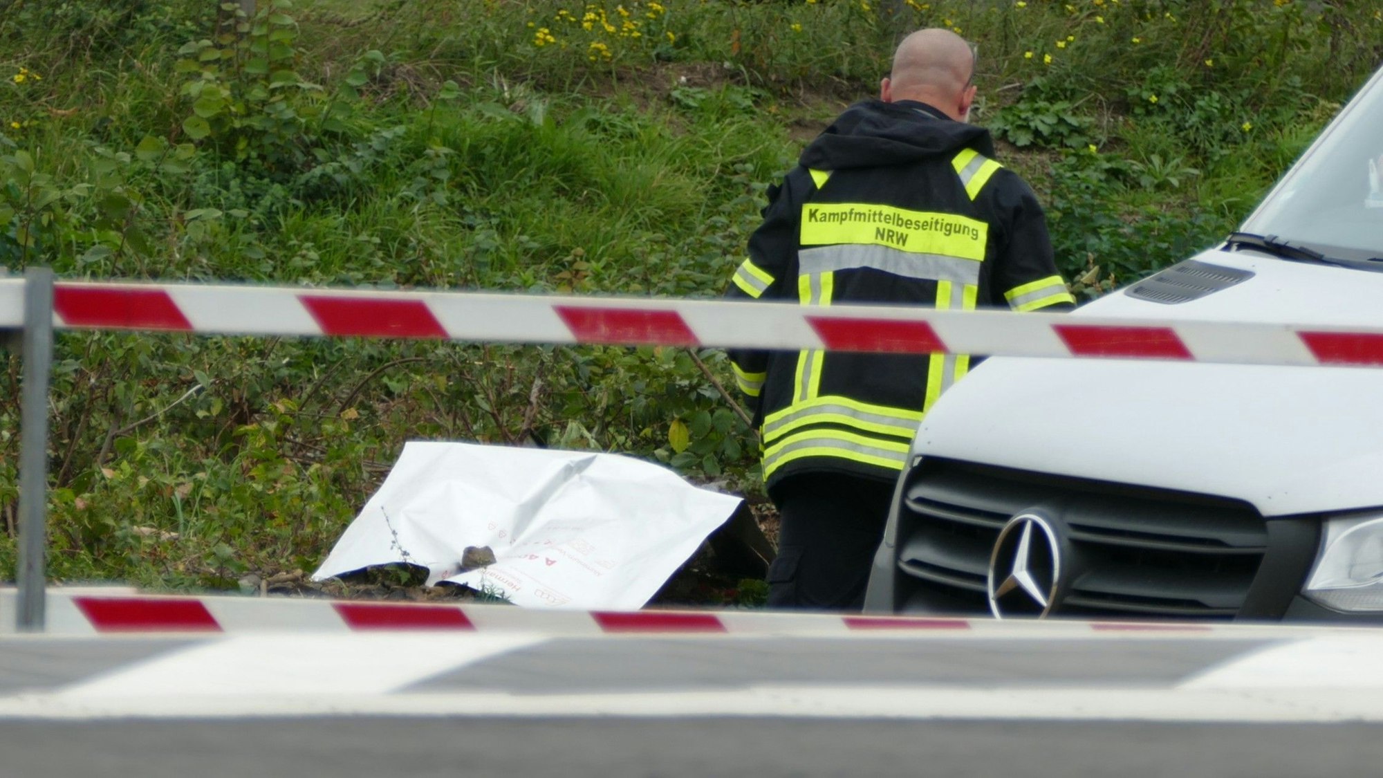 Die Bombe liegt neben dem geplanten Gleisbett am Bahnhof Menden.