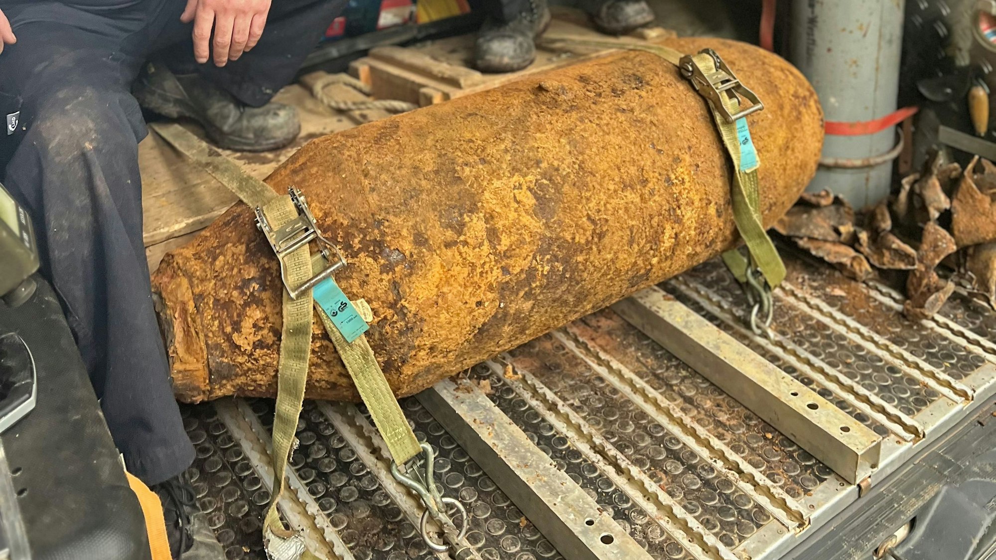 Das Bild zeigt den jüngst unschädlich gemachten Blindgänger.