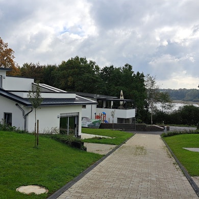 Das Foto zeigt Häuser der Wochenendhaussiedlung.