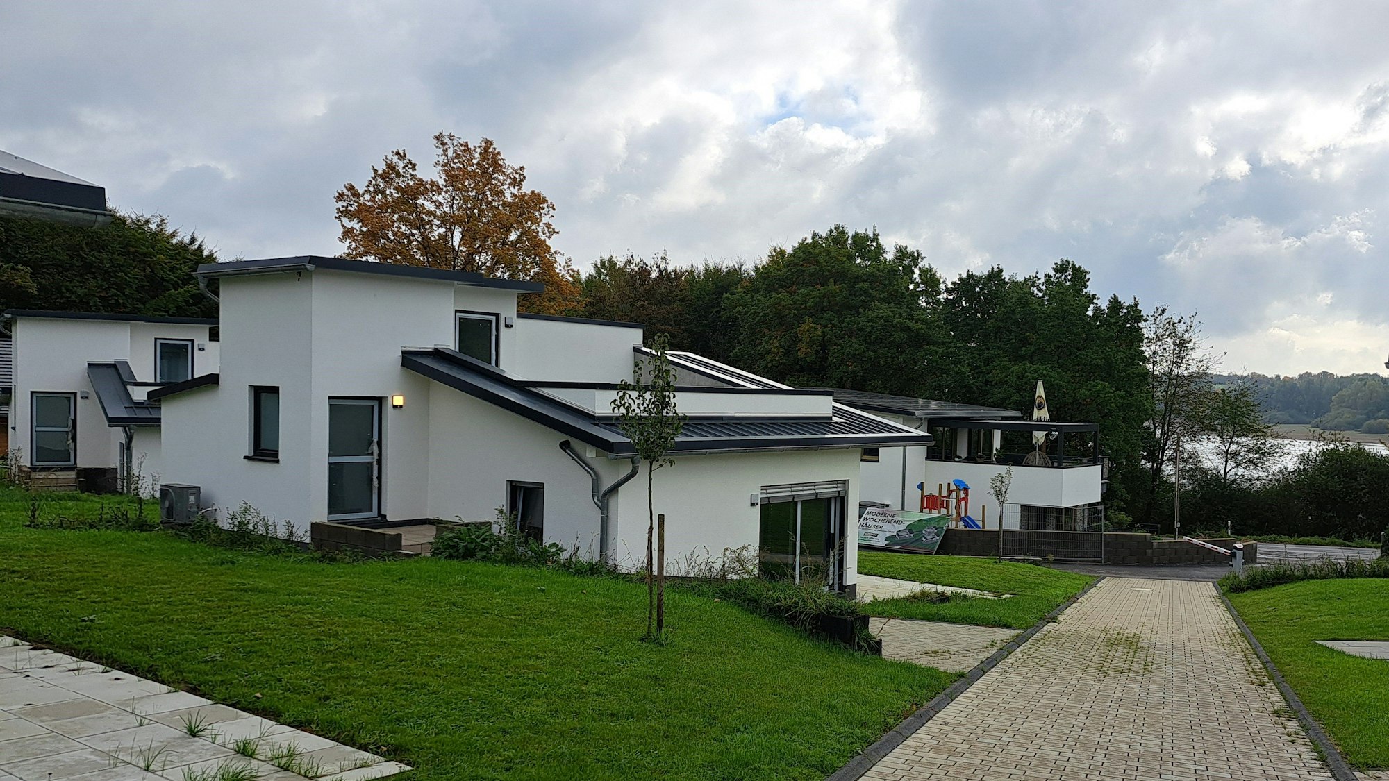 Das Foto zeigt Häuser der Wochenendhaussiedlung.