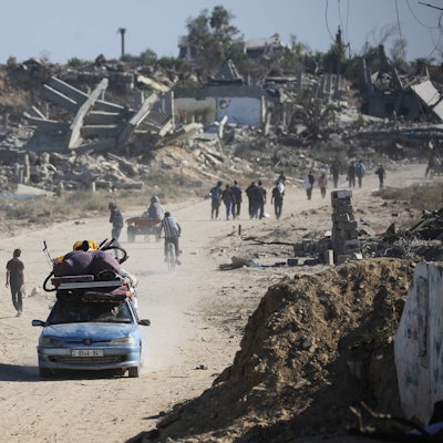 Palästinenser kehren in den in großen Teilen zerstörten Gazastreifen zurück. Trotz Waffenruhe kommt es derzeit noch zu Gewalt in dem Landstreifen. (Archivbild)