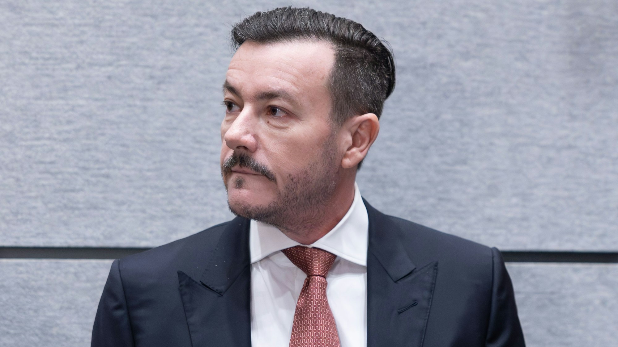 Rene Benko zu Beginn des Prozesses gegen den Signa-Gründer wegen des Vorwurfs der betrügerischen Krida.