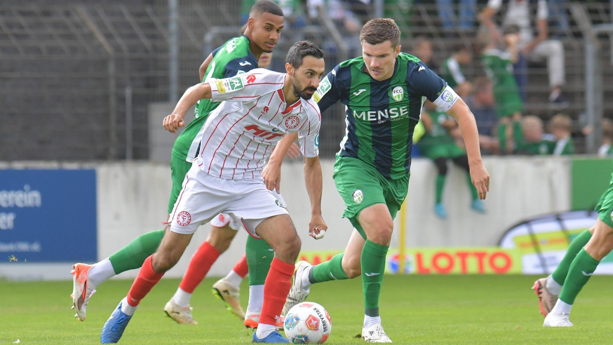 23.08.2025, GER, Fussball, Regionalliga West, Saison 2025/2026, 05. Spieltag, Ohlendorf Stadion im Heidewald, Gütersloh FC Gütersloh - SC Fortuna Köln 1 : 1 Björn Rother FC Gütersloh, rechts gegen Rafael Garcia SC Fortuna Köln, Aktion, Duell, Zweikampf *** 23 08 2025, GER, Soccer, Regionalliga West, Season 2025 2026, 05 Matchday, Ohlendorf Stadion im Heidewald, Gütersloh FC Gütersloh SC Fortuna Köln 1 1 Björn Rother FC Gütersloh, right against Rafael Garcia SC Fortuna Köln , action, duel, duel