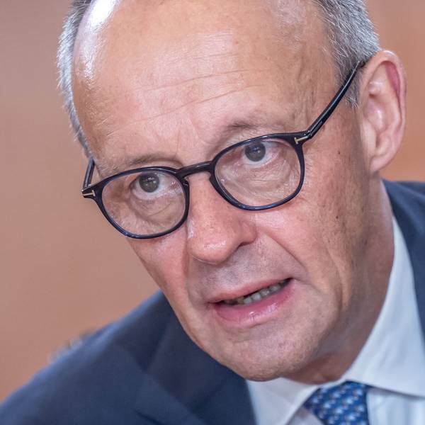 Bundeskanzler Friedrich Merz (CDU) muss sich den Vorwurf des Rassismus gefallen lassen.