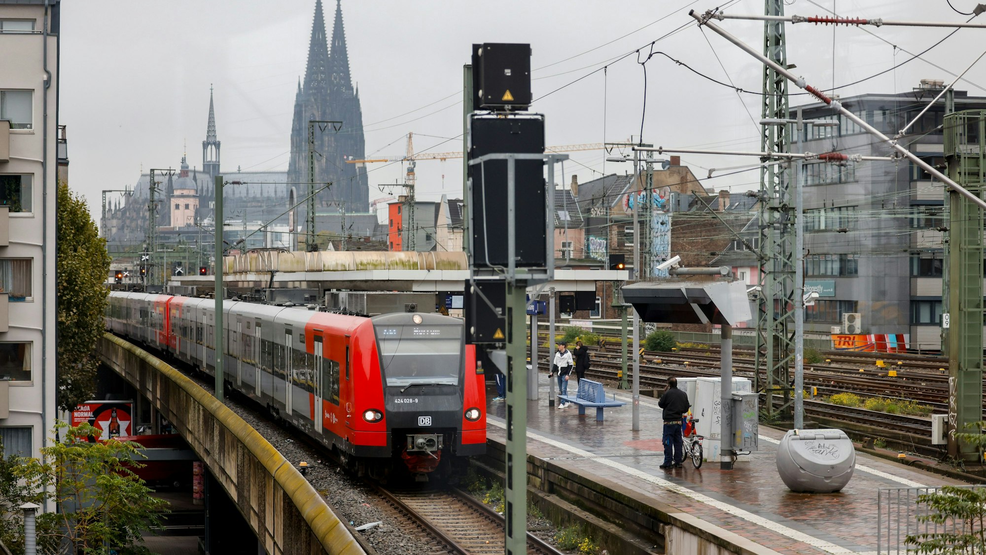 Im Bereich Hansaring hielten sich die Gleisläufer am Dienstagabend auf.